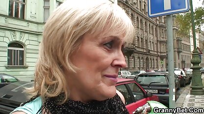 L'américaine Carly Montana a mures et cochonnes mis son clitoris sous la langue de sa petite amie et l'a abandonnée