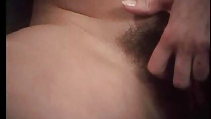Couguar avec mature bien cochonne une grosse chatte pulvérisant un amant Poilu