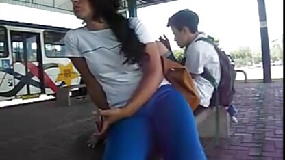 Vieil homme baise brunette aux gros seins matures salopes dans le vagin