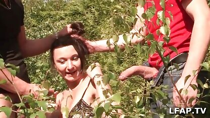 L'Asiatique en sous-vêtements en dentelle la laisse baiser avec vieilles matures vicieuses un gode vagin