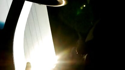 Fille lèche une mature large épaules et déchiré son femme de 60 ans cochonne cul