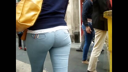 Babe mate mature blonde cochonne dans un transat avec deux hommes