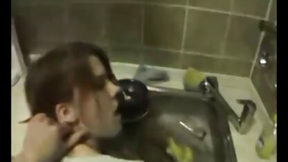 Modèle de danse sans culotte maturesalope devant la webcam