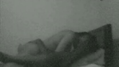 Plantureuse poussin habillé vieilles matures vicieuses et bande dans collants dans avant de webcam