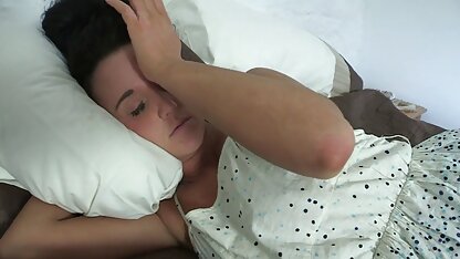 Un gars vissage une fille dans rose femme 60 ans cochonne pantalon après succion dans