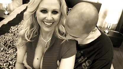 Rousse mature allemande cochonne beauté baise son gode sur la table