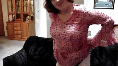 Un mec baise matures salopes francaises deux copines à la fois, obtenir une pipe de leur part