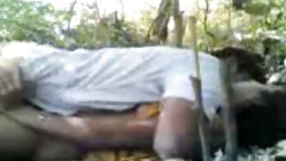 Vraie vidéo où la matures salopes francaises femme de ménage Latina suce les propriétaires et le regarde dans le couloir