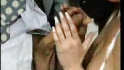 Mature En bas avec mamelon salopesmatures piercing suce et faire le sexe vaginal sur le canapé