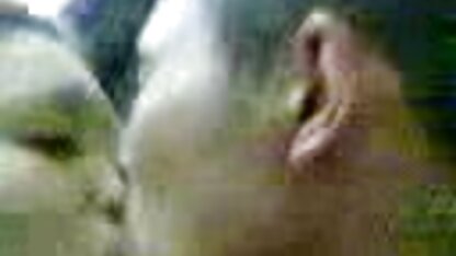 Jeune femmes mures et salopes fille posant des collants devant webcam