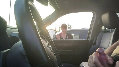 Mince jeune femme doigté cul dans cochonnes matures francaises une chaise en cuir