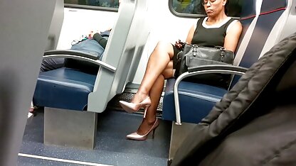Blonde mures et cochonnes sucer la bite huilée