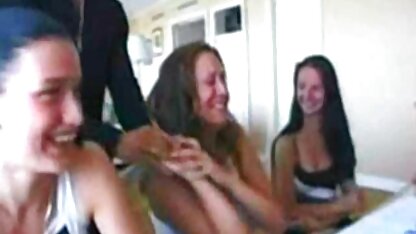 Le sexe doux de jeune couple dans la chambre matures françaises cochonnes à coucher