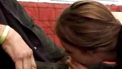 Blonde se fait video tukif mature baiser par la machine à sexe et lèche le vagin petite amie
