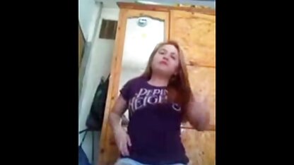 Beau sexe avec une escorte femme mure bcbg aux gros seins en bas dans une villa