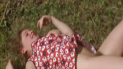 Un homme baise belles matures salopes une blonde endormie avec un tatouage