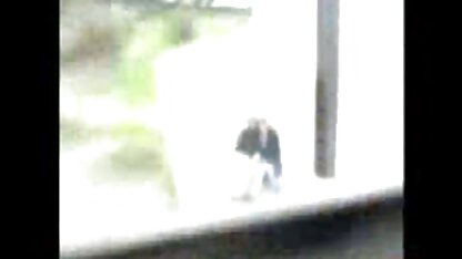 Jeune Petite amie une picoration de matures salopes femmes adultes dans le vagin après cooney