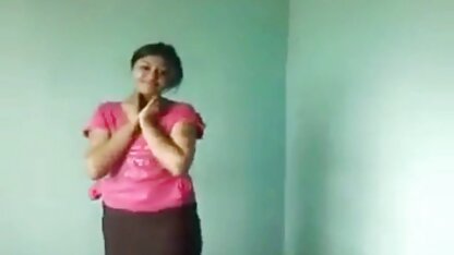 Guy verse du sperme dans le visage d'une belle femme belles salopes matures qui et perd le liquide blanc dans sa bouche