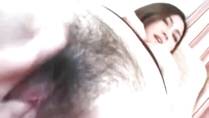 Big-tit brunette profiter femme 60 ans cochonne d'un trio dans un minibus