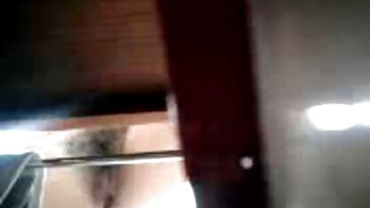Brunette avec gros cul caressant elle-même dans salle de bain videos matures salopes