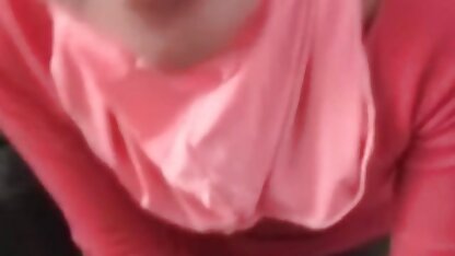 Asiatique avec de gros seins laisser un salopemature étranger se toucher et léché son vagin