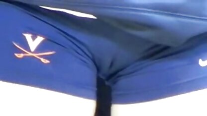 Jeune lesbienne avec gros seins bénéficie dans sexy copine et kissed vieilles matures salopes elle
