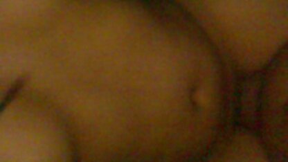 Une jeune femme Avec Piercing mettre un gros pénis dans sa bouche, matures salopes et son amant pour sa bite