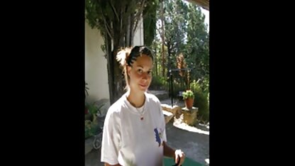 Mec craque un petit ami sur le lit femme 60 ans cochonne dans diverses poses