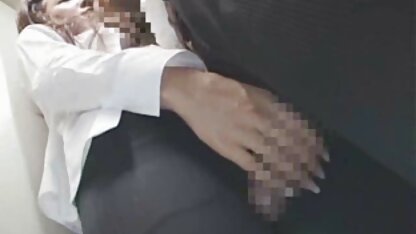 Un mec baise une femme au foyer sur la table de la cuisine et matures bien salopes de sperme sur son visage
