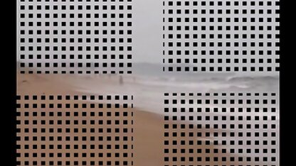 Fille nue dans un chapeau rouge de baignade dans le matures salopes poilues lac