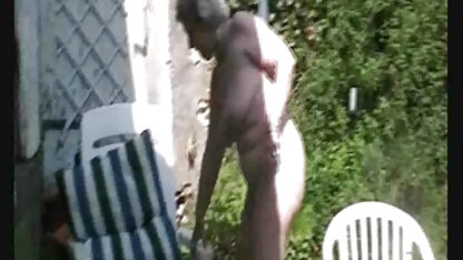 Maîtresse baise femmes mures et salopes mature femme au foyer sur la Table