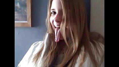 Belle brune matures cochonnes en streaming aux gros seins se caresse dans le lit