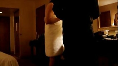 Les Couples baisent deux mecs dans le cul et la chatte mature bien cochonne à l'audition