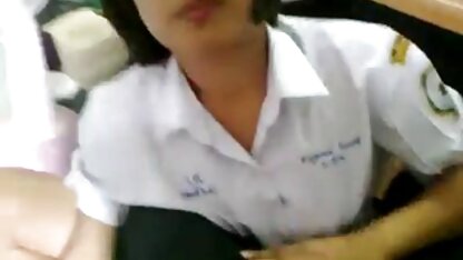 Busty maman dans la chambre léopard sucer le pénis d'un vieilles matures salopes homme dans le salon
