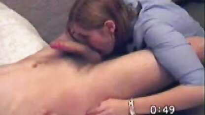 Faker conception brunette russe est avec le jouet est transparent, et l'insertion d'un cochonnes matures francaises boulon dans analnya