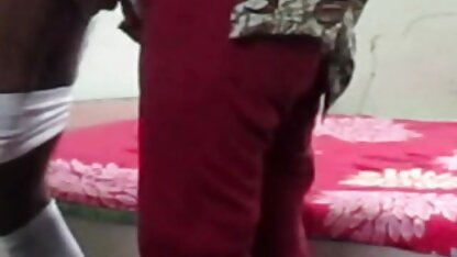 Une belle fille en robes roses sucer le pénis du baiseur cochonnes matures francaises endormi et avoir des relations sexuelles avec elle