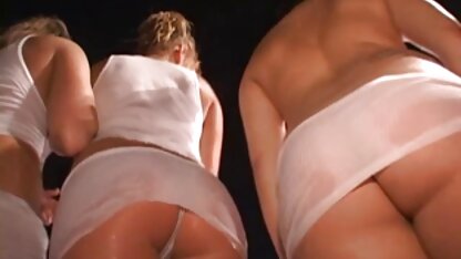 Jeune lesbiennes baise gode et lui a donné une femme 60 ans cochonne pipe gorge