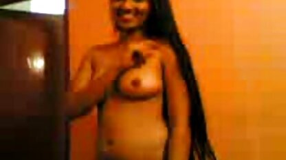 Tante avec de gros seins donnant une bouche mature blonde cochonne
