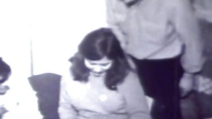 Mec baise une fille russe avec un matures salopes poilues jean jupe dans sa chatte et le cul