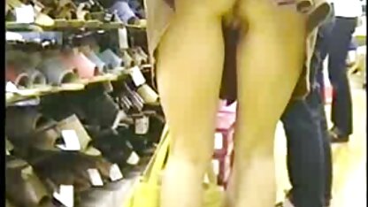 Les cheveux bruns viennent à la blonde video de salopes matures avec des bas rayés et lui font l'anilingus