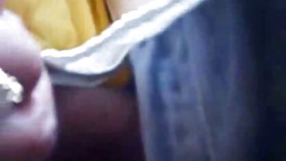 18 année vieux salopes françaises matures fille avec violet shorts avoir amusant avec une sexe jouet personnellement