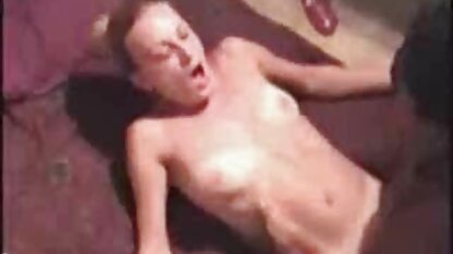 Masseur flush busty corps avec de l'huile et l'a embrassée matures salopes pics dans le vagin