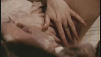 Brunette avec de gros seins sucer mari dans salopes françaises matures une pose 69