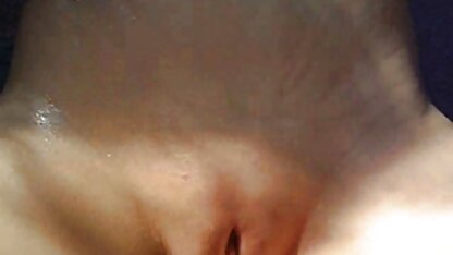 Brunette lécher la crème mures et salopes de grosse bite