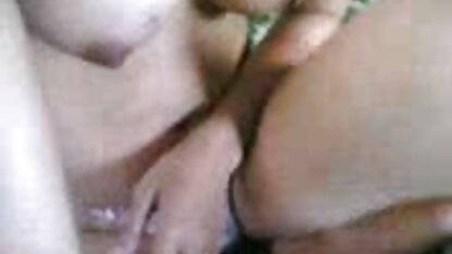Deux filles mature allemande cochonne ayant chaud sexe chaque autre sur la massage table