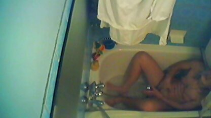 Femme chinoise vieilles matures vicieuses busty bain et montrant Son Poilu devant la webcam