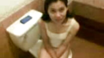 Asiatique assis sur le gode mature bien cochonne monté sur la table