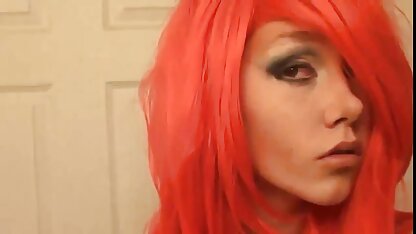 Un homme vissant la beauté aux cheveux roux dans sa bouche avec salopes matures francaises une grosse bite
