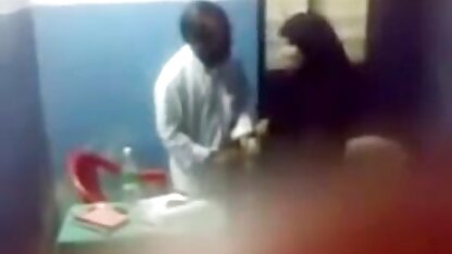 La blonde à l'image d'un ange tentant le mari d'une fille qui dort juste matures salopes pics au lit