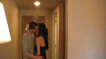 Brunette beauté mature blonde cochonne vissage homme avec tous les trous dans chambre à coucher